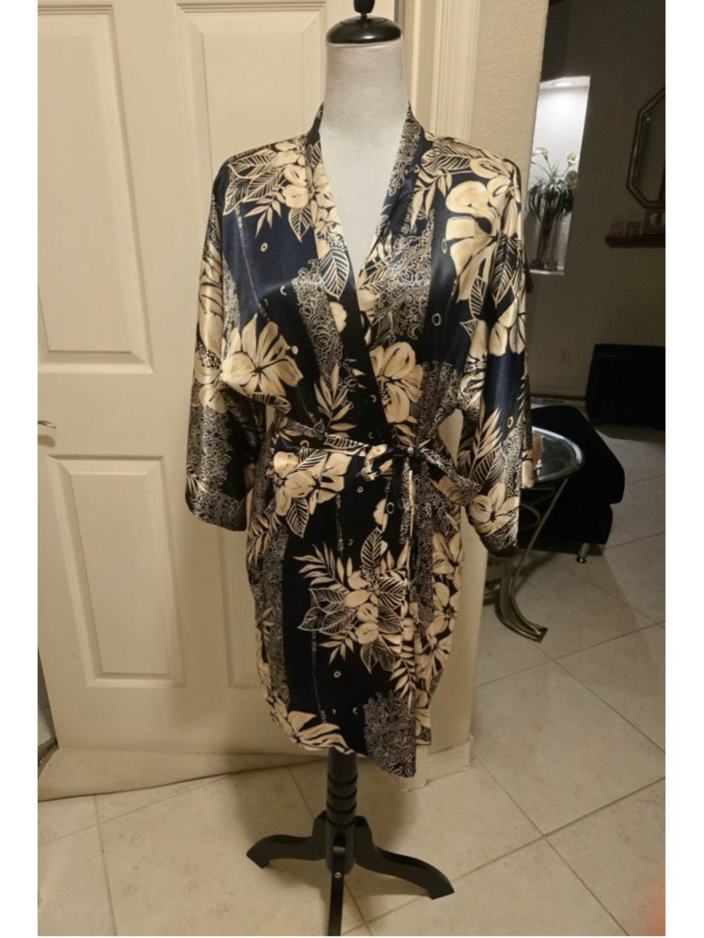 Vintage California Dynasty Black & Beige Floral Satin Kimono Robe Large